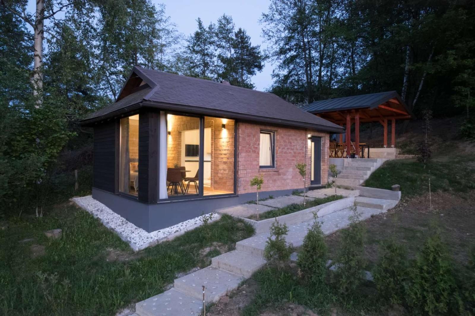Blok- Brick And Wood